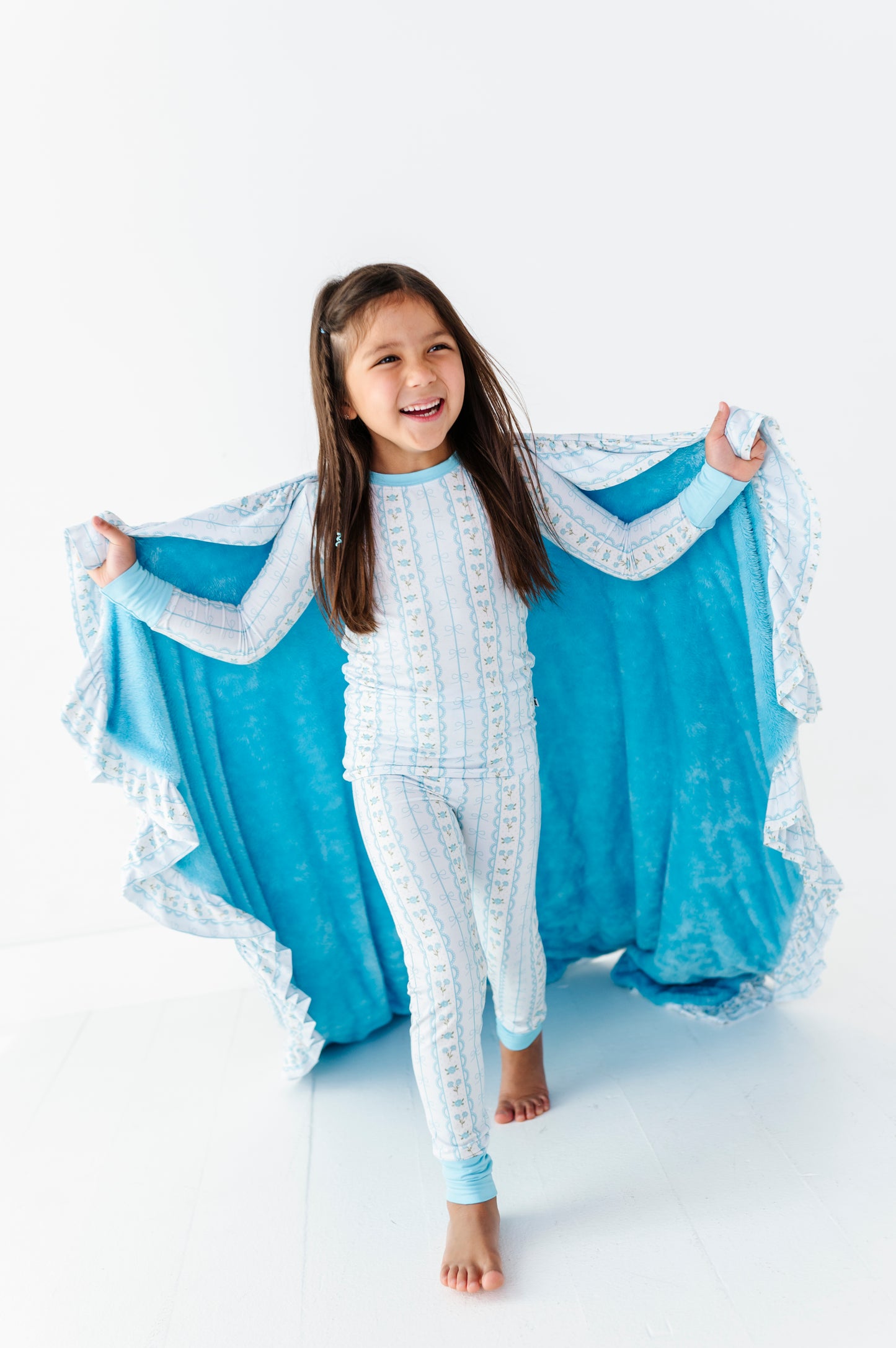 Forget Me Knot Fuzzy Ruffle Blanket - Blue